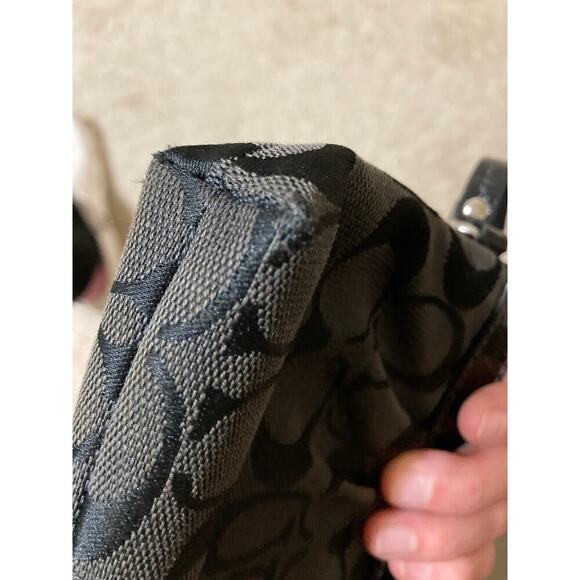 COACH SMALL BLACK GRAY SIGNATURE PRINT LEATHER TRIM WRISLTET - Picture 10 of 12